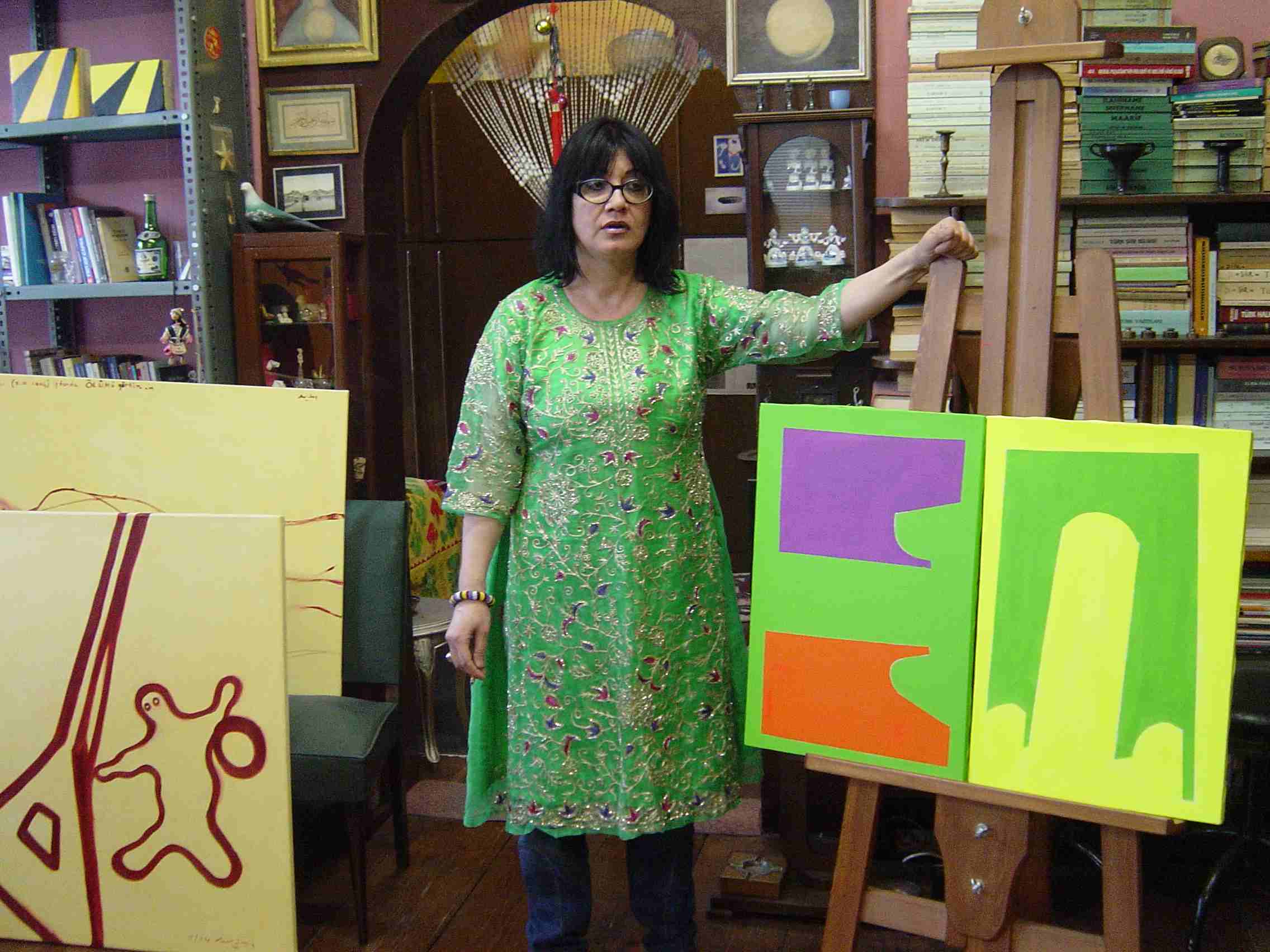 Nurdan Özşeker with her work